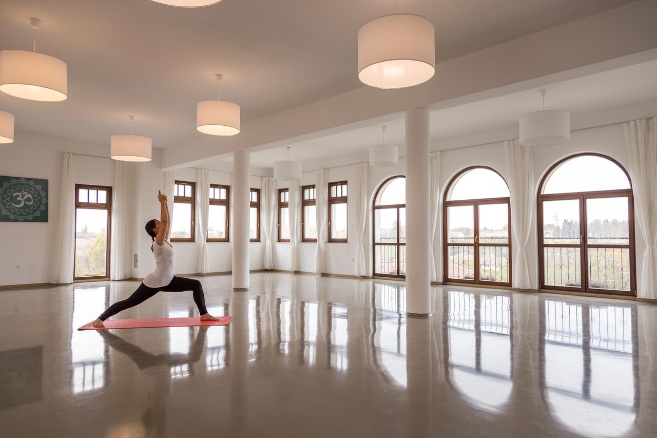 Radhe Resort Es Syam Meditacios Es Rendezvenykozpont Somogyvámos Exterior foto