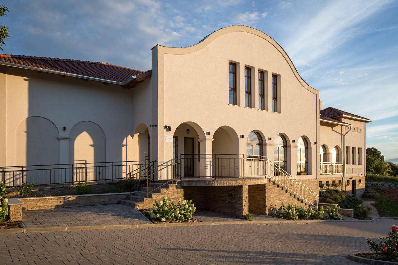 Radhe Resort Es Syam Meditacios Es Rendezvenykozpont Somogyvámos Exterior foto